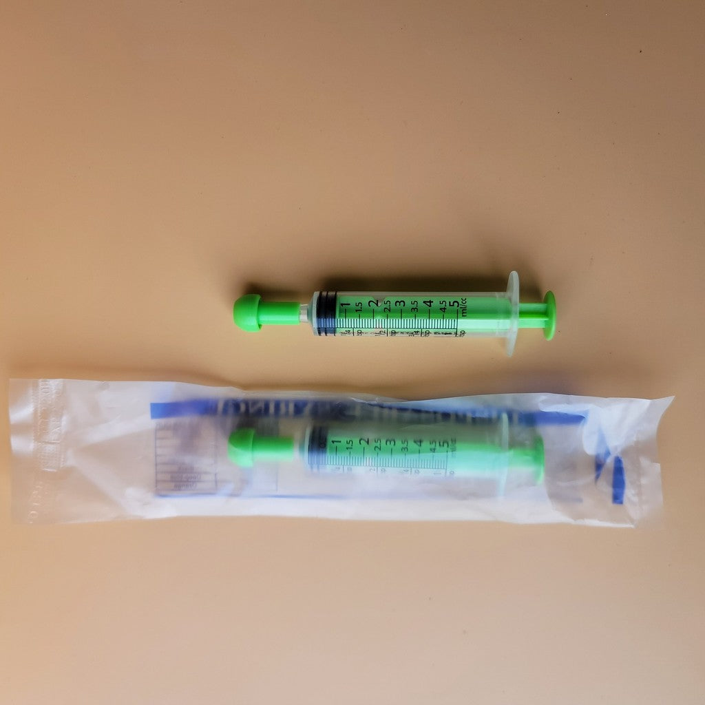 Pet Feeding Syringe - Colorful Plastic Medicine Dispenser for Cats/Dogs (5ml/10ml)
